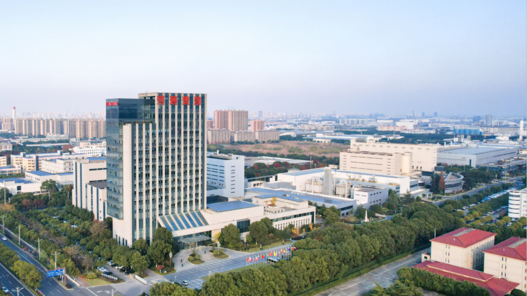 崔巍在人民大會(huì)堂接受“全國(guó)勞動(dòng)模范”榮譽(yù)表彰,！(圖2)